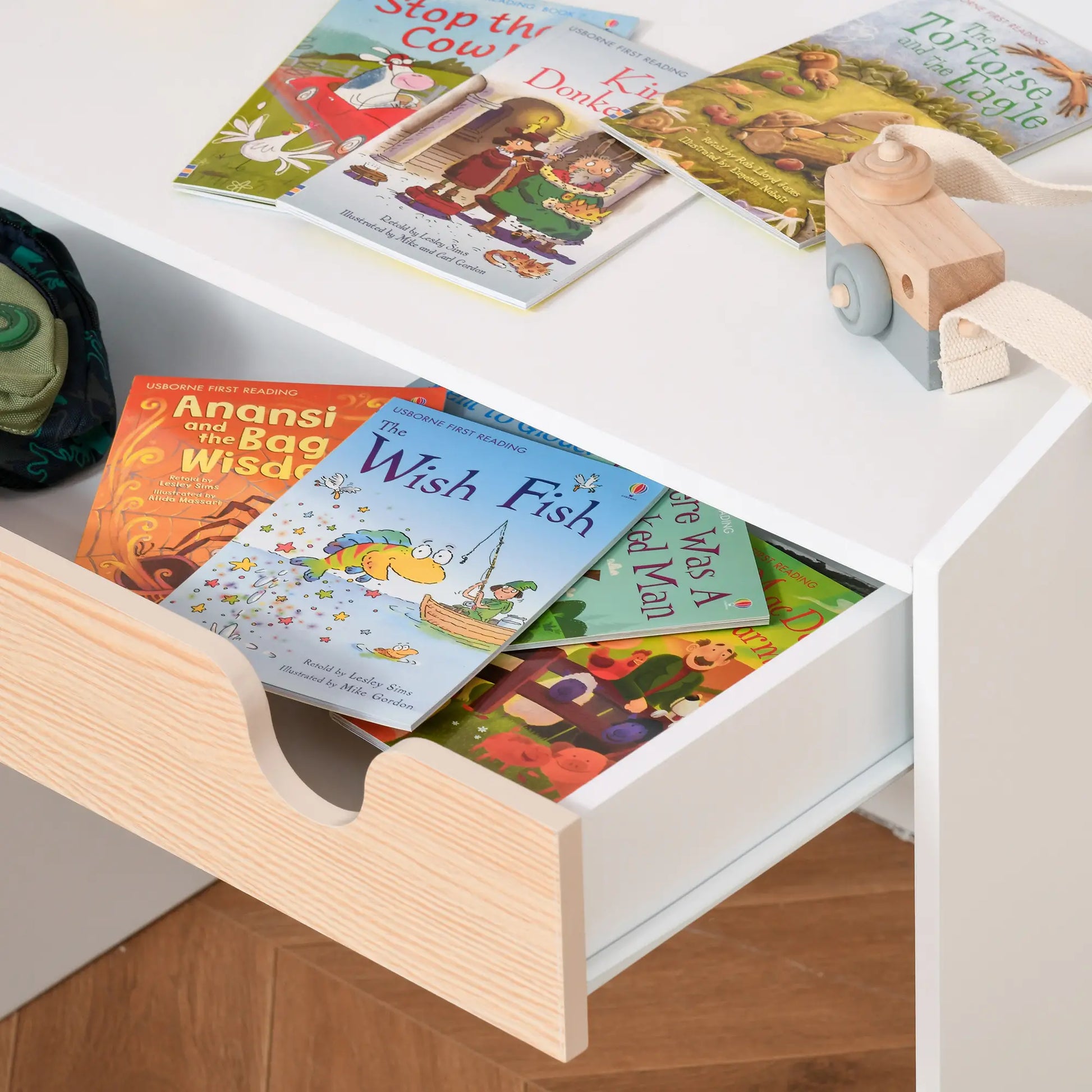 Kids Desk and Chair Set with Storage Drawer, for 6-10 Years Kids Desk Sets at Gallery Canada