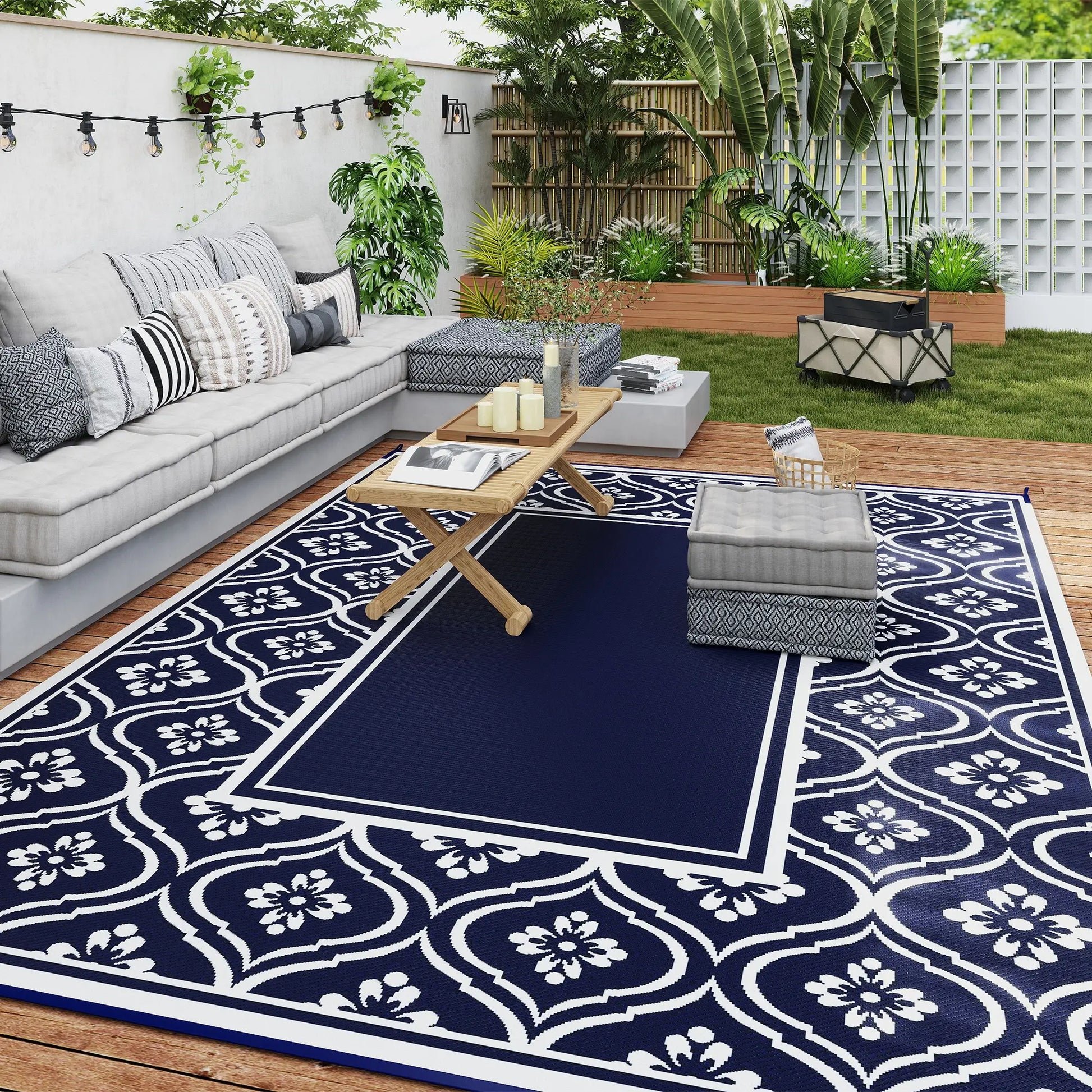 9' x 12' Outdoor RV Rug, Reversible, Gourd Border, Blue White, Blue Garden Decor at Gallery Canada