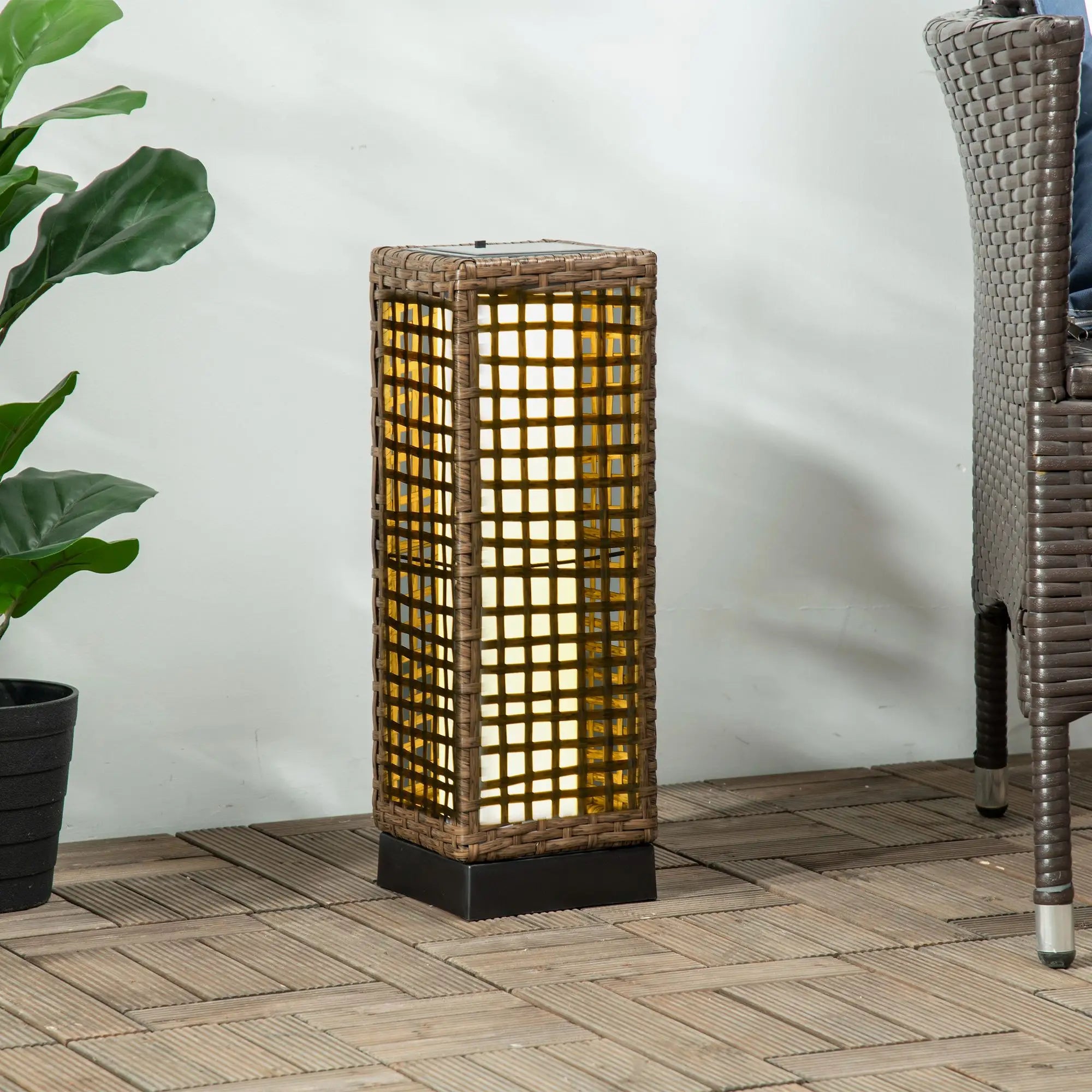 Wicker Solar Outdoor Lamp, Auto On/Off LED, IP44, Patio, Porch, Pathway Solar Post Lamps at Gallery Canada