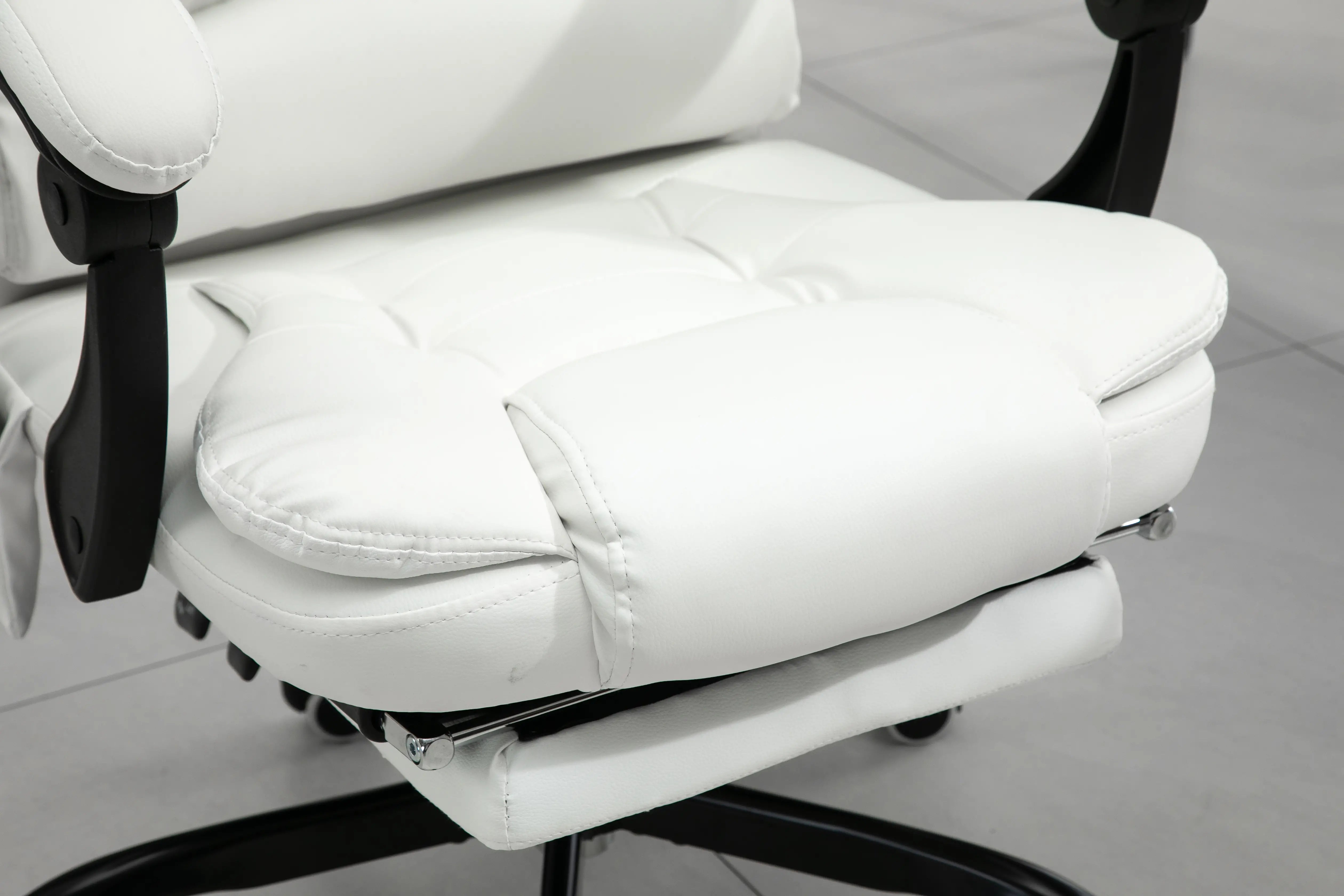 7-Point Vibrating Massage Chair, Reclining Office Chair, Adjustable Height, White Executive & Manager Chairs at Gallery Canada