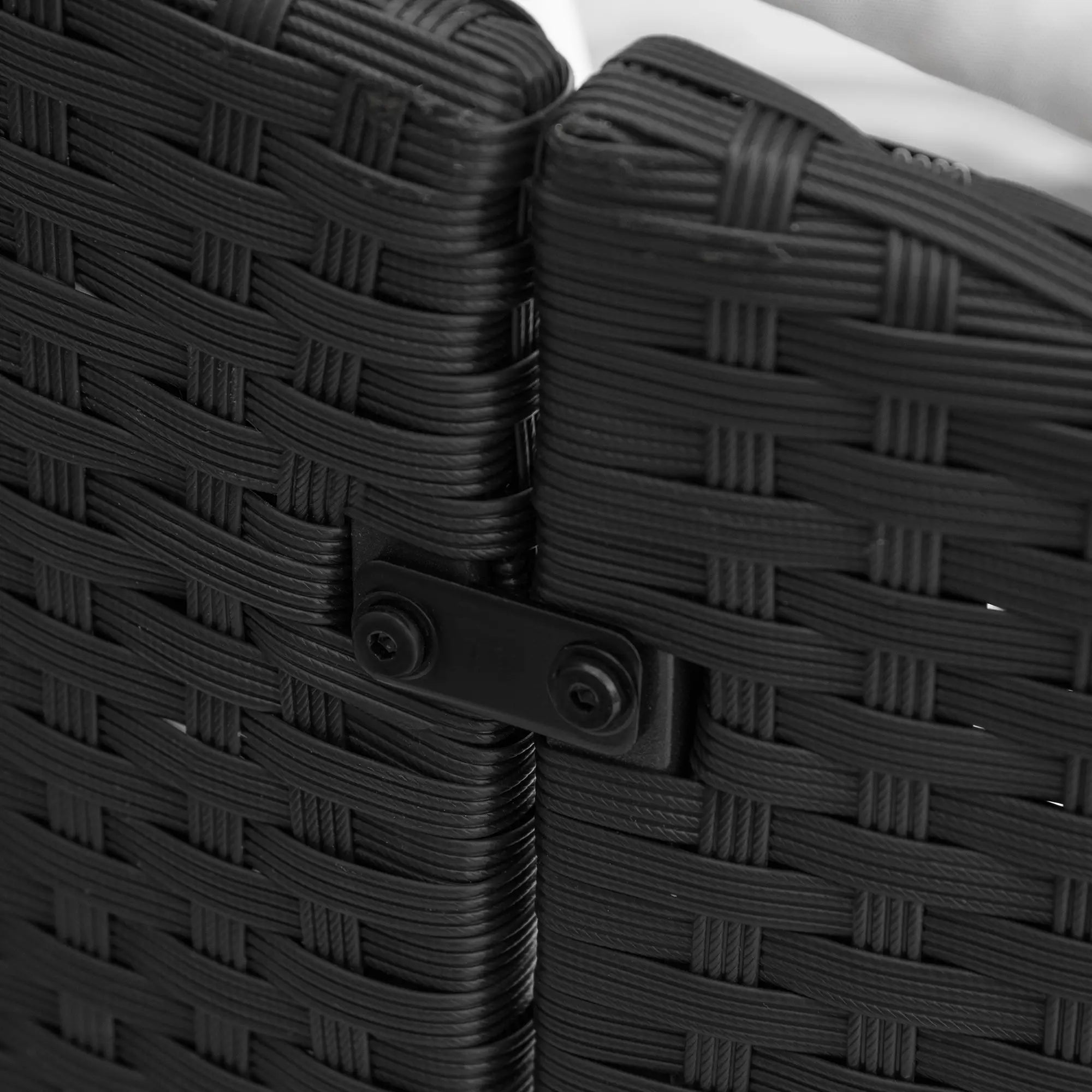 4-Piece PE Wicker Round Daybed, Outdoor Rattan Lounge Set, Cream Daybeds at Gallery Canada