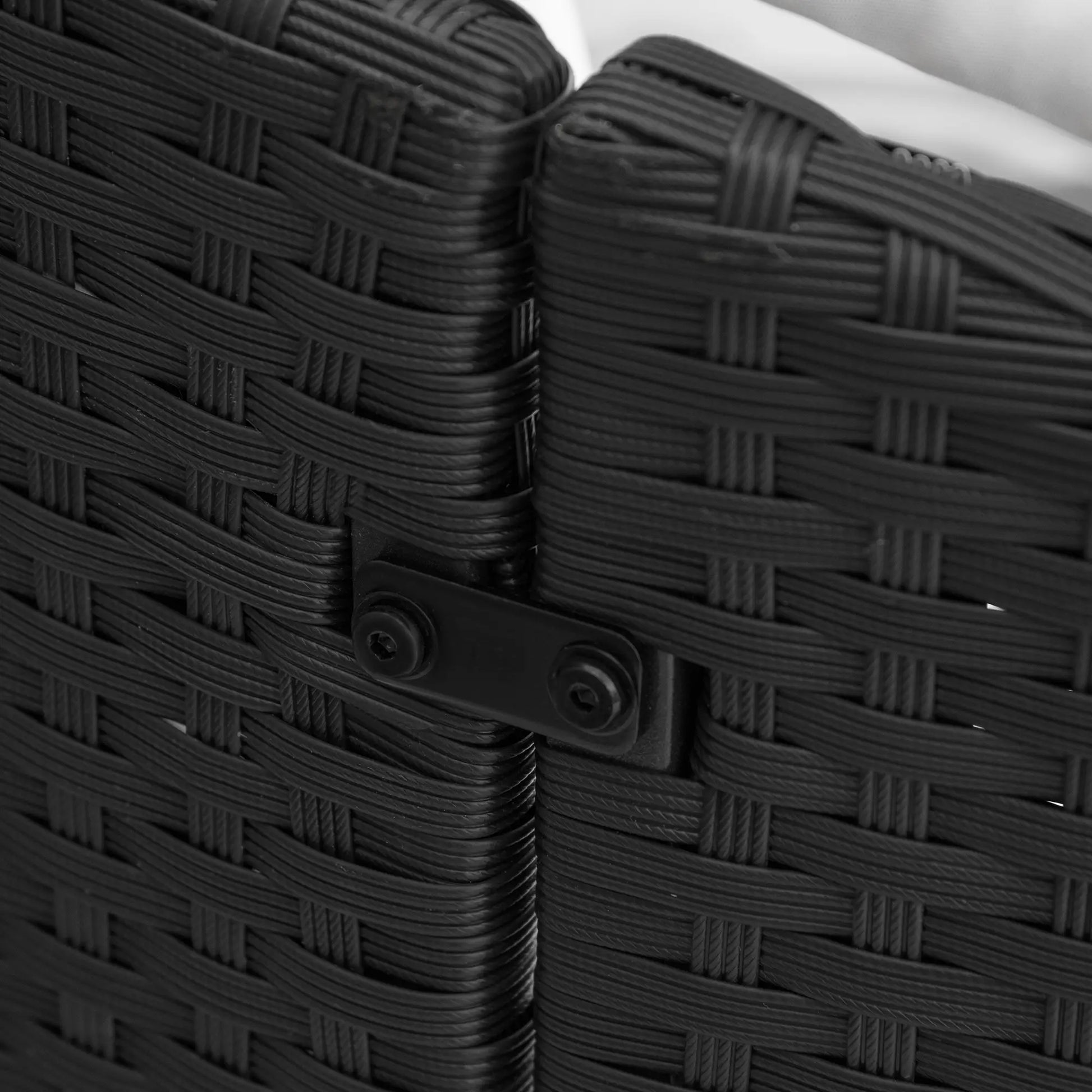 4-Piece PE Wicker Round Daybed, Outdoor Rattan Lounge Set, Cream Daybeds at Gallery Canada