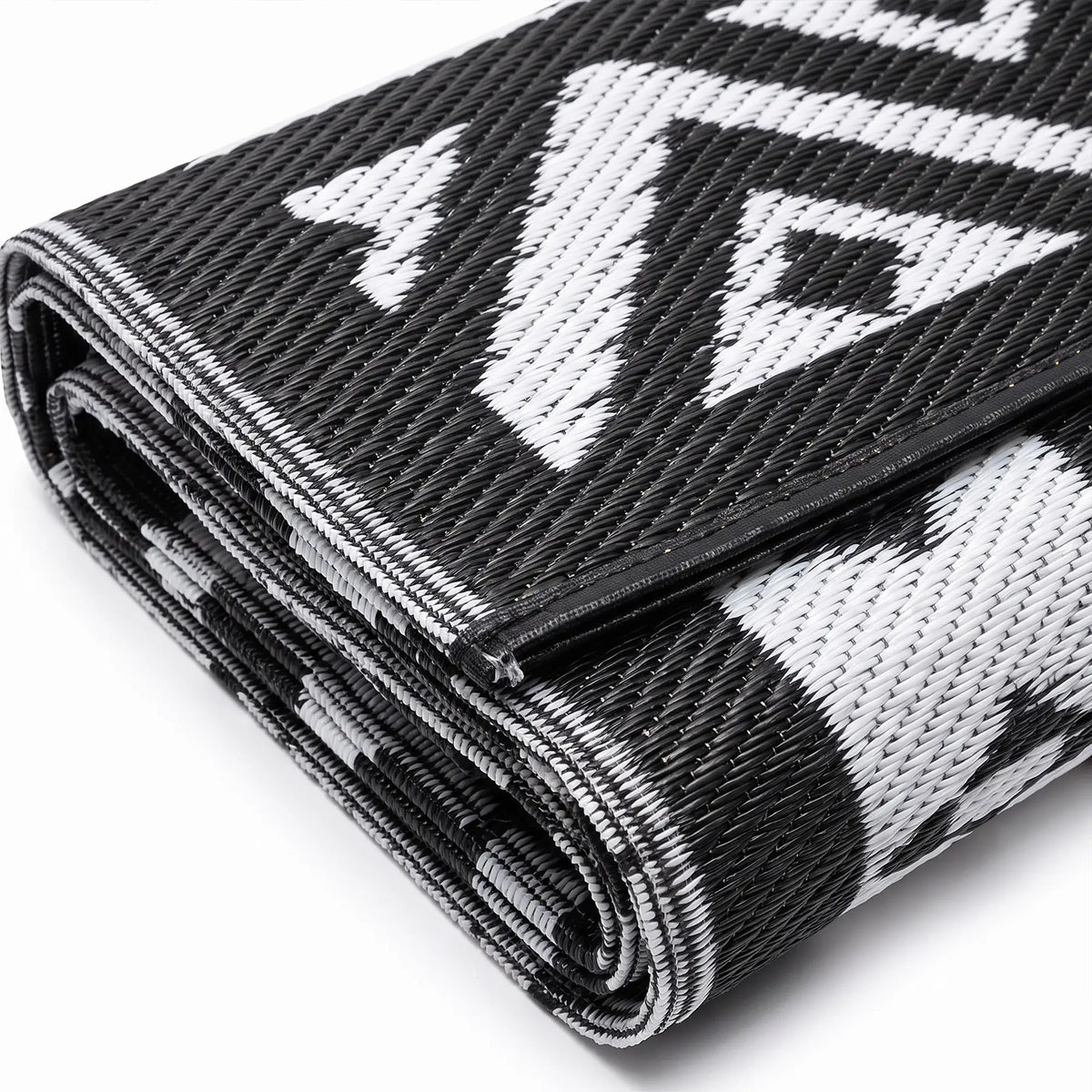 Reversible Plastic Straw Rug, LED Lights, 12' x 9' Outdoor Reversible Rugs at Gallery Canada