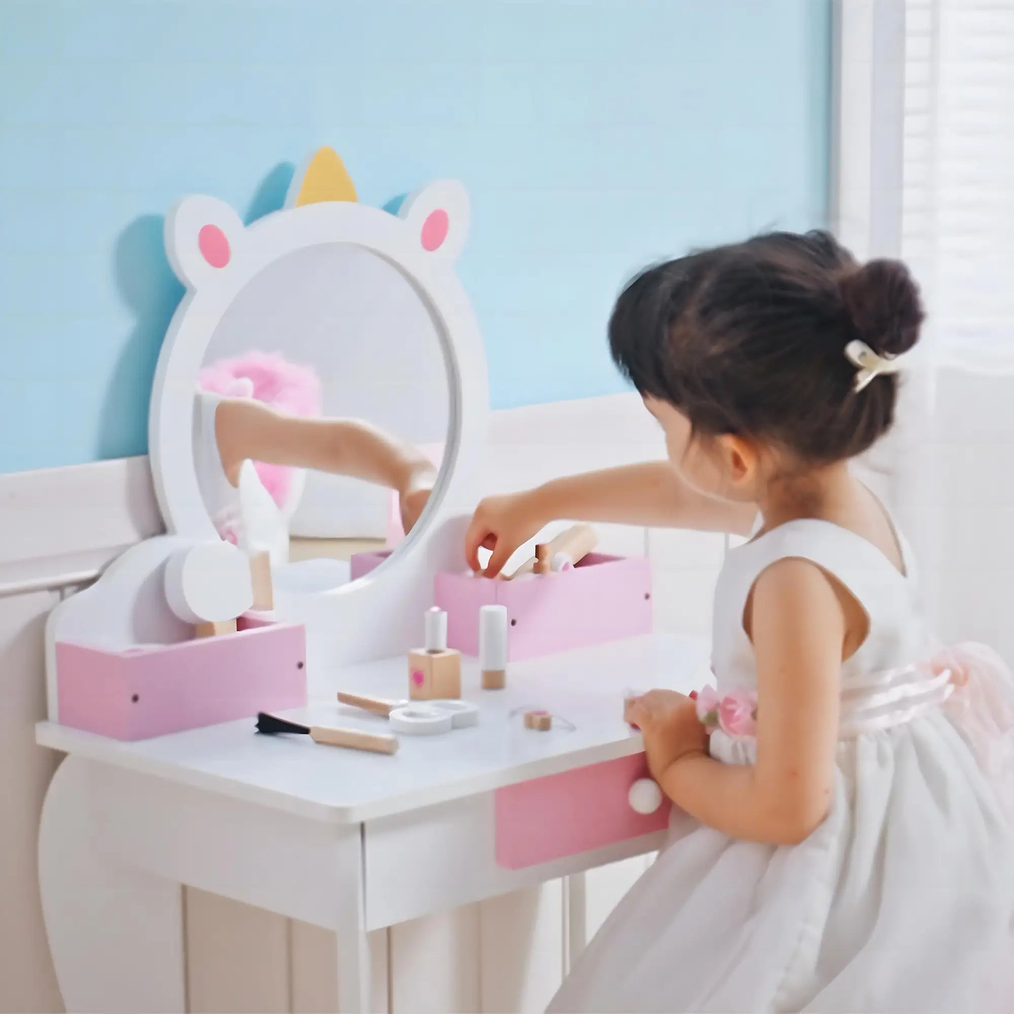 Kids Makeup Vanity Set with Stool, Mirror, Drawer, Unicorn Design, White Toy Vanity at Gallery Canada