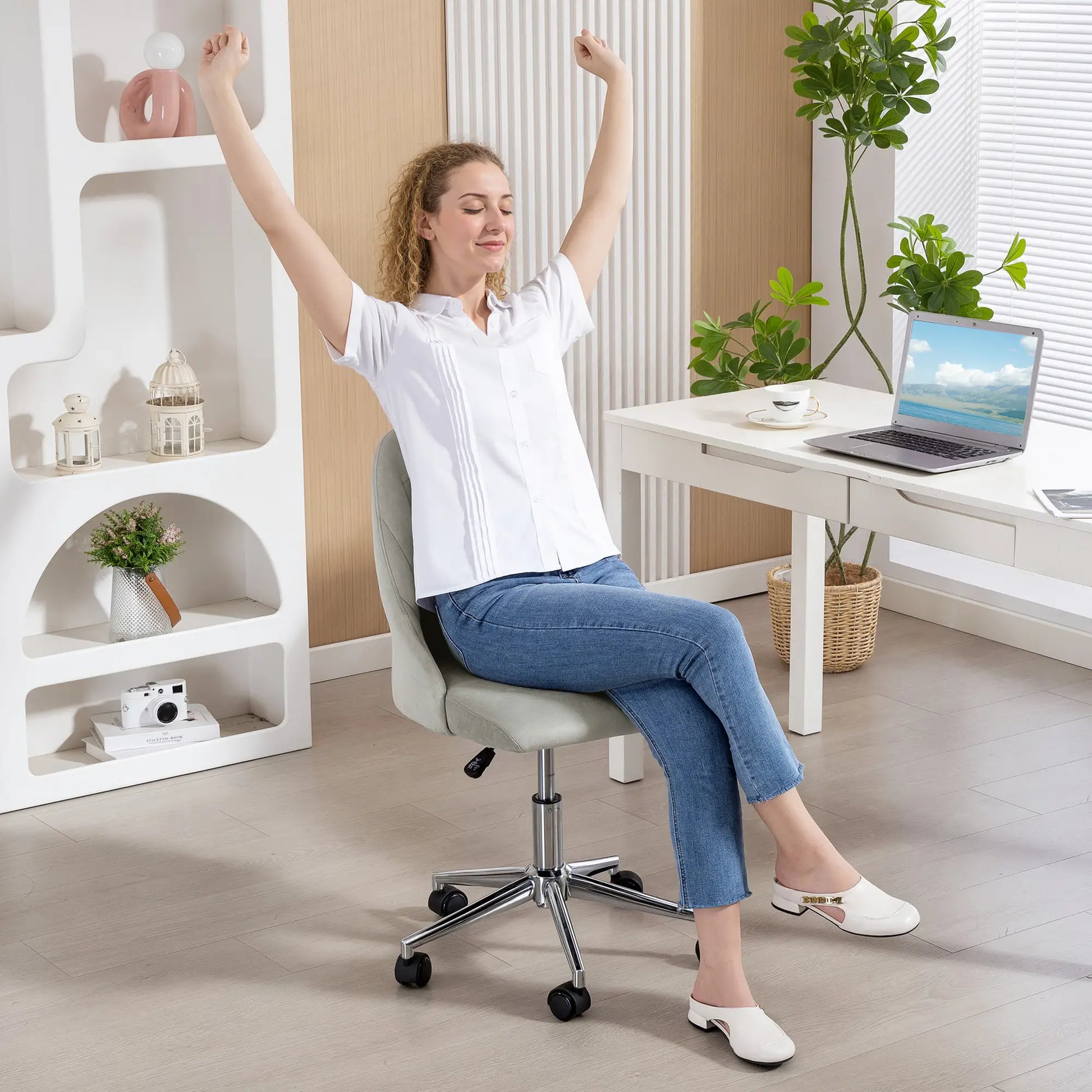 Vanity Chair for Makeup, Velvet Comfy Office Chair with Adjustable Height, Swivel Wheels for Bedroom, Living Room, Grey Task Chairs at Gallery Canada