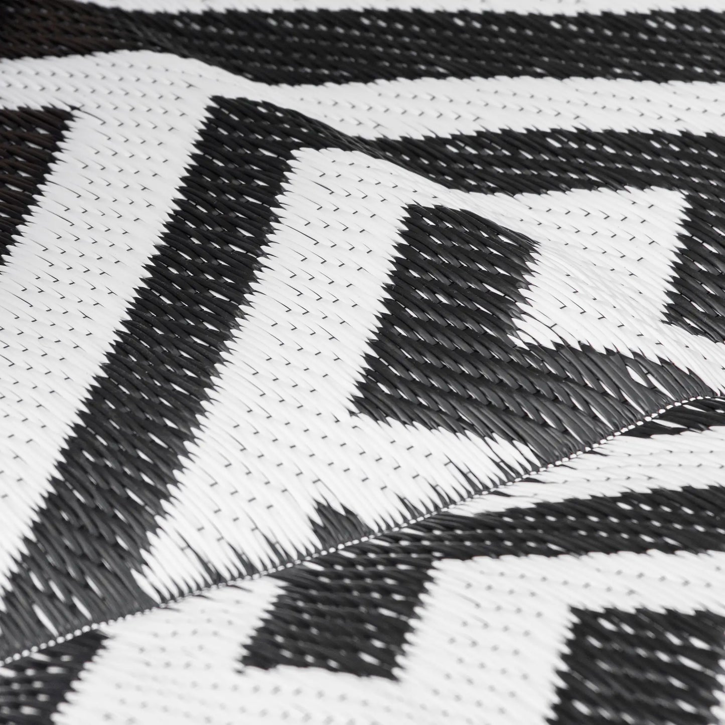 Reversible Outdoor RV Rug, Patio Floor Mat, 5' x 8', Black & White Garden Decor at Gallery Canada