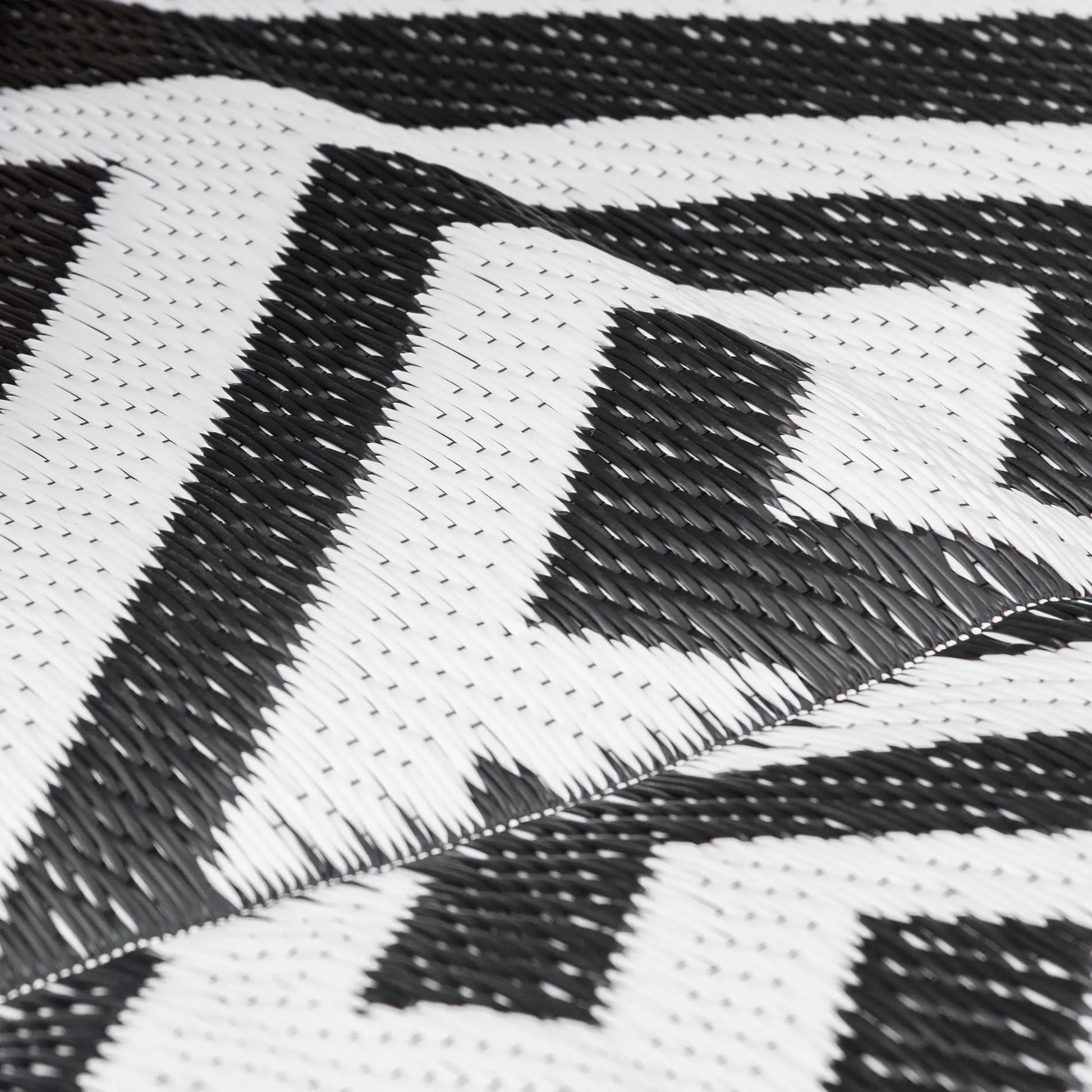 Reversible Outdoor RV Rug, Patio Floor Mat, 5' x 8', Black & White Garden Decor at Gallery Canada