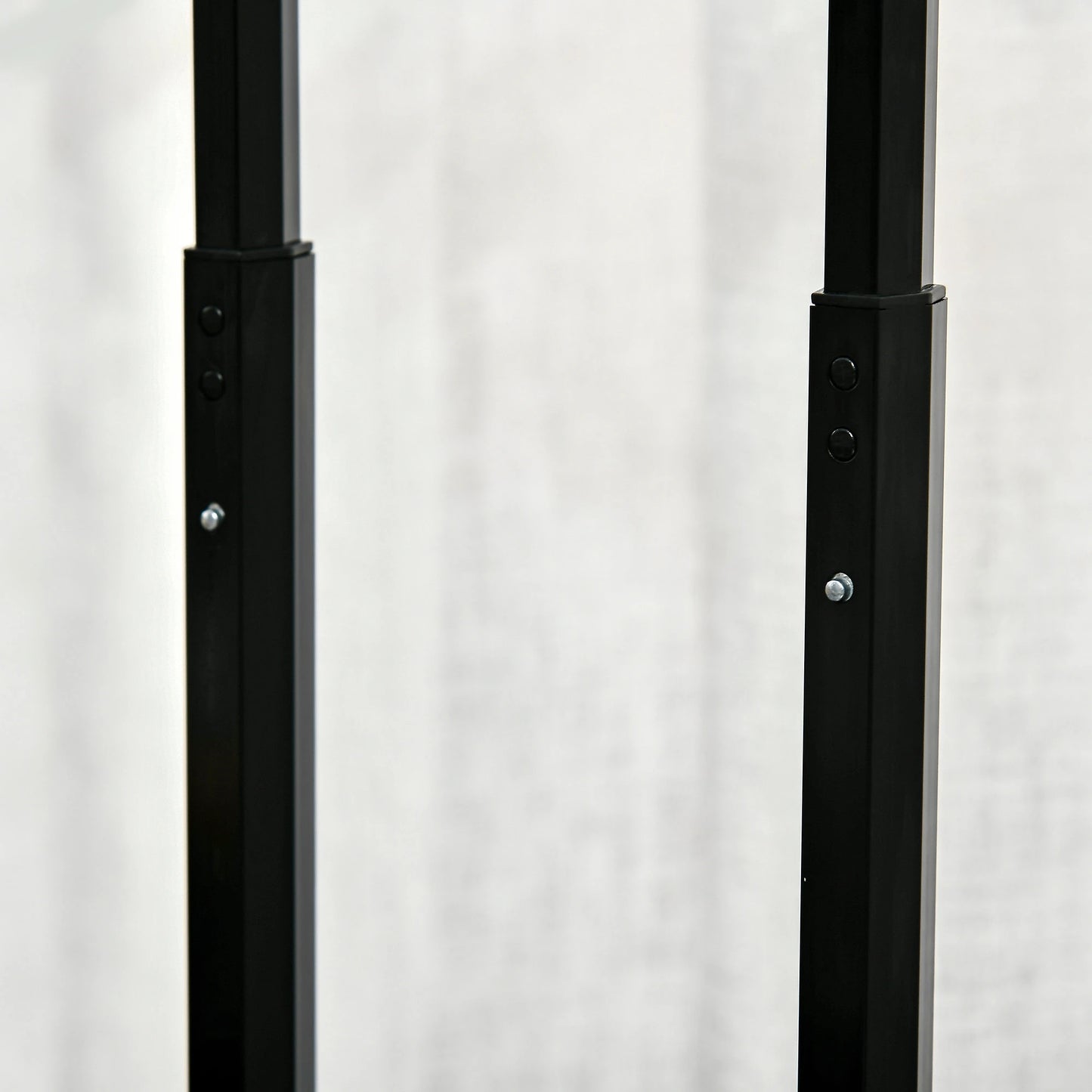 Aluminum Rolling Makeup Train Case, Portable Cosmetic Case, Lockable with Wheels, Silver Makeup Cases at Gallery Canada