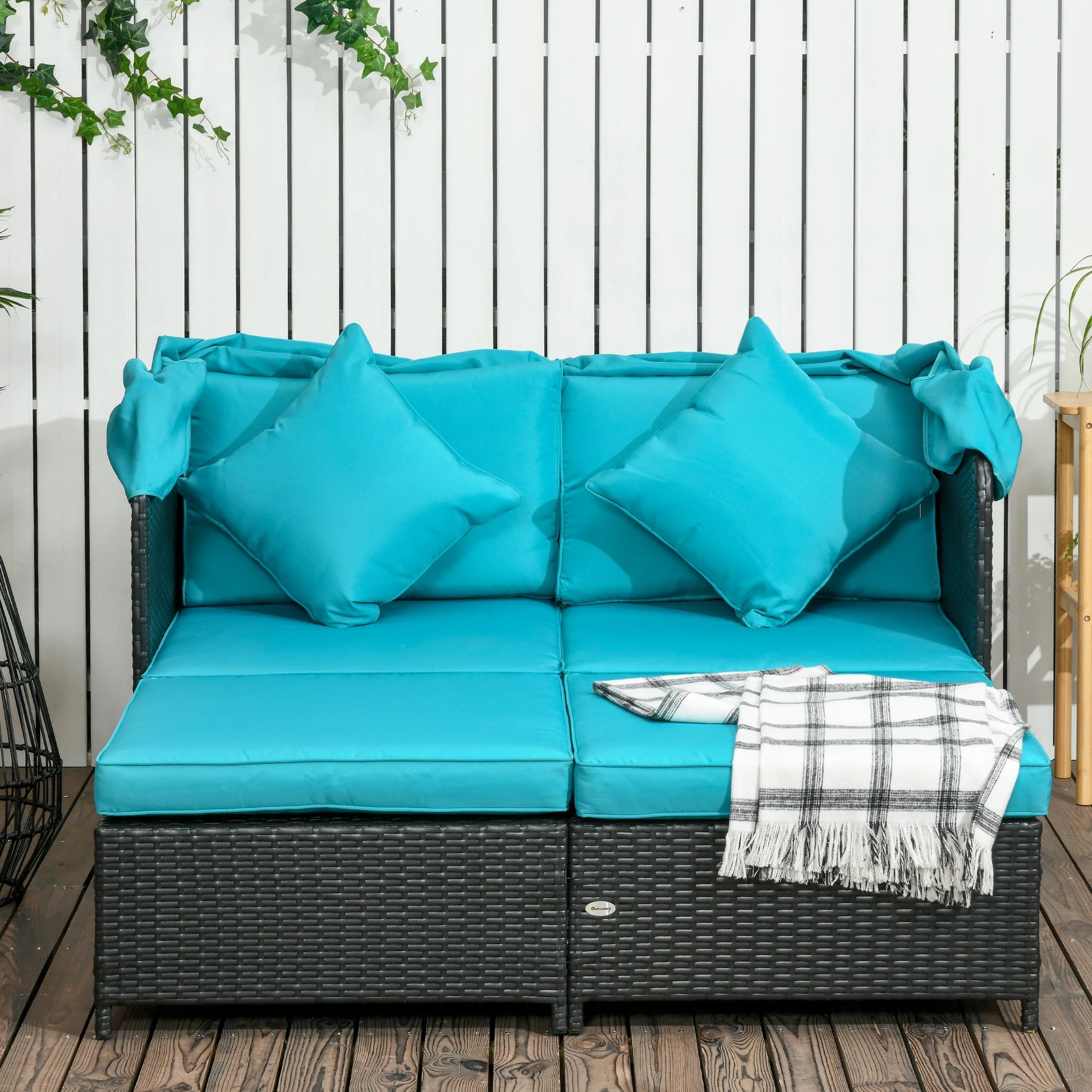 Outdoor Wicker Double Daybed, PE Rattan Sun Lounger for 2, Green Daybeds at Gallery Canada