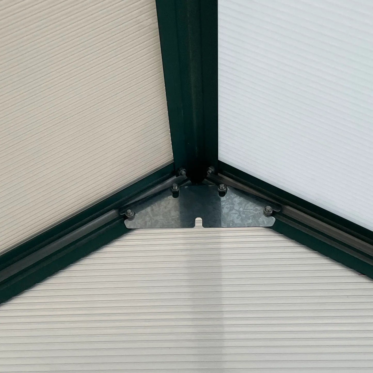 16' x 8' Aluminum Polycarbonate Greenhouse, Walk-In, Adjustable Roof Vent, Green Walk In Greenhouses at Gallery Canada