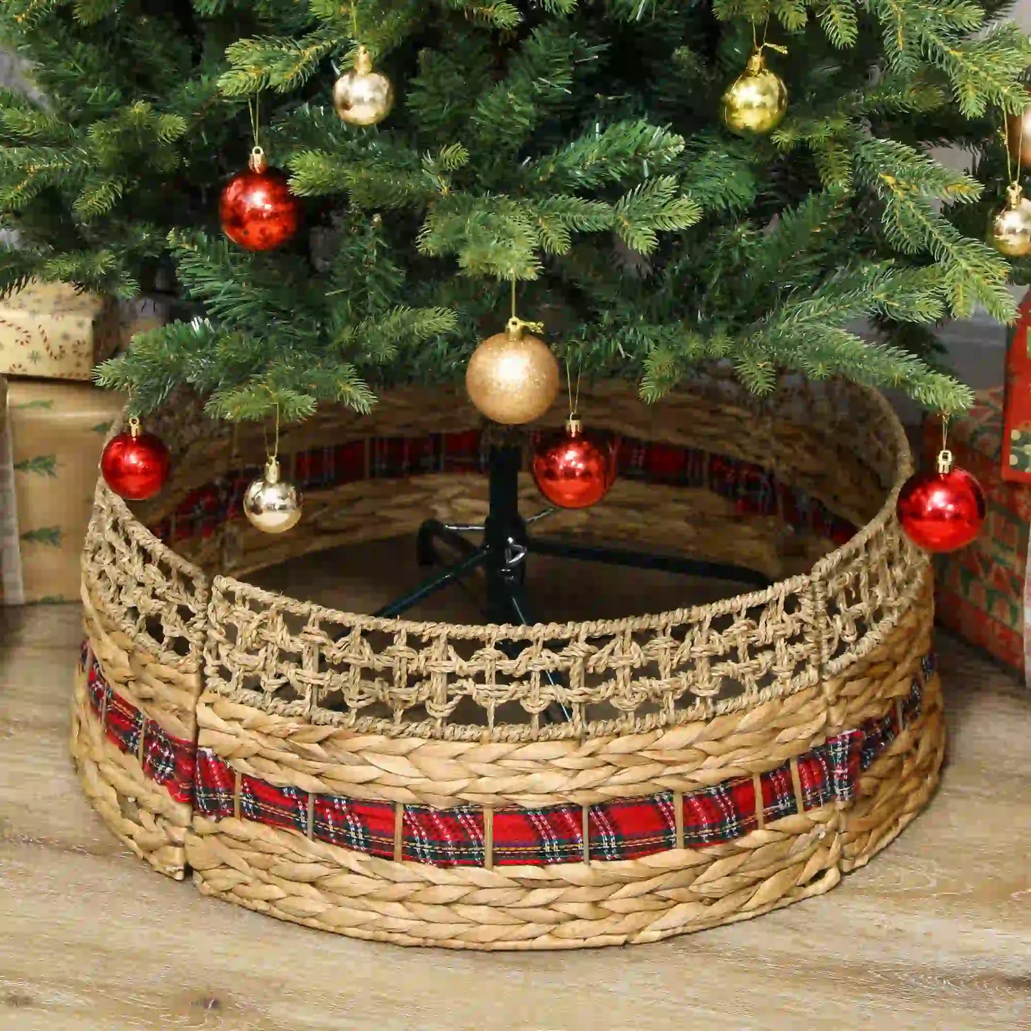 23 Inch Rustic Christmas Tree Skirt, Water Hyacinth Collar, Natural Christmas Trees at Gallery Canada