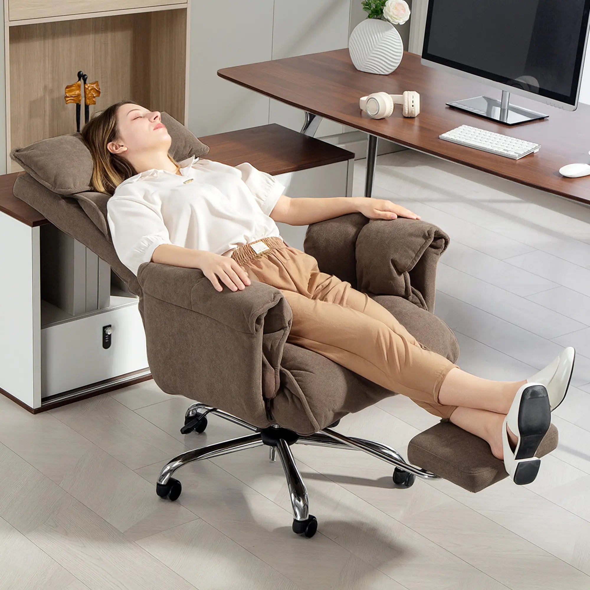 Desk Chair With Footrest, Adjustable Backrest, Light Brown Executive & Manager Chairs at Gallery Canada