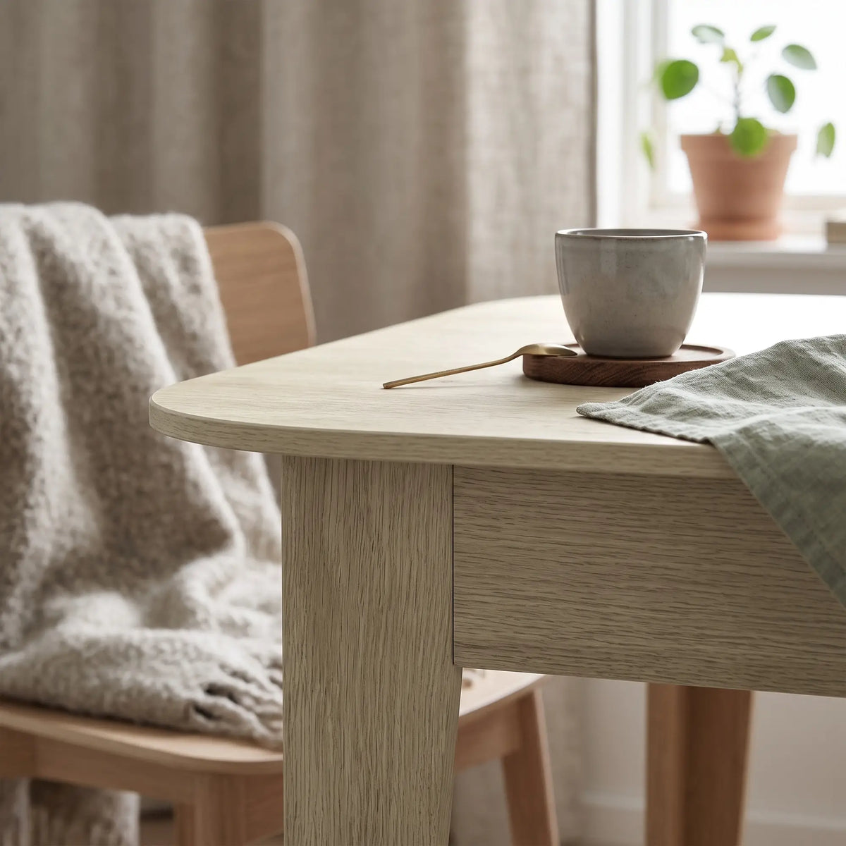 Extendable Oval Dining Table, 4-6, Oak
