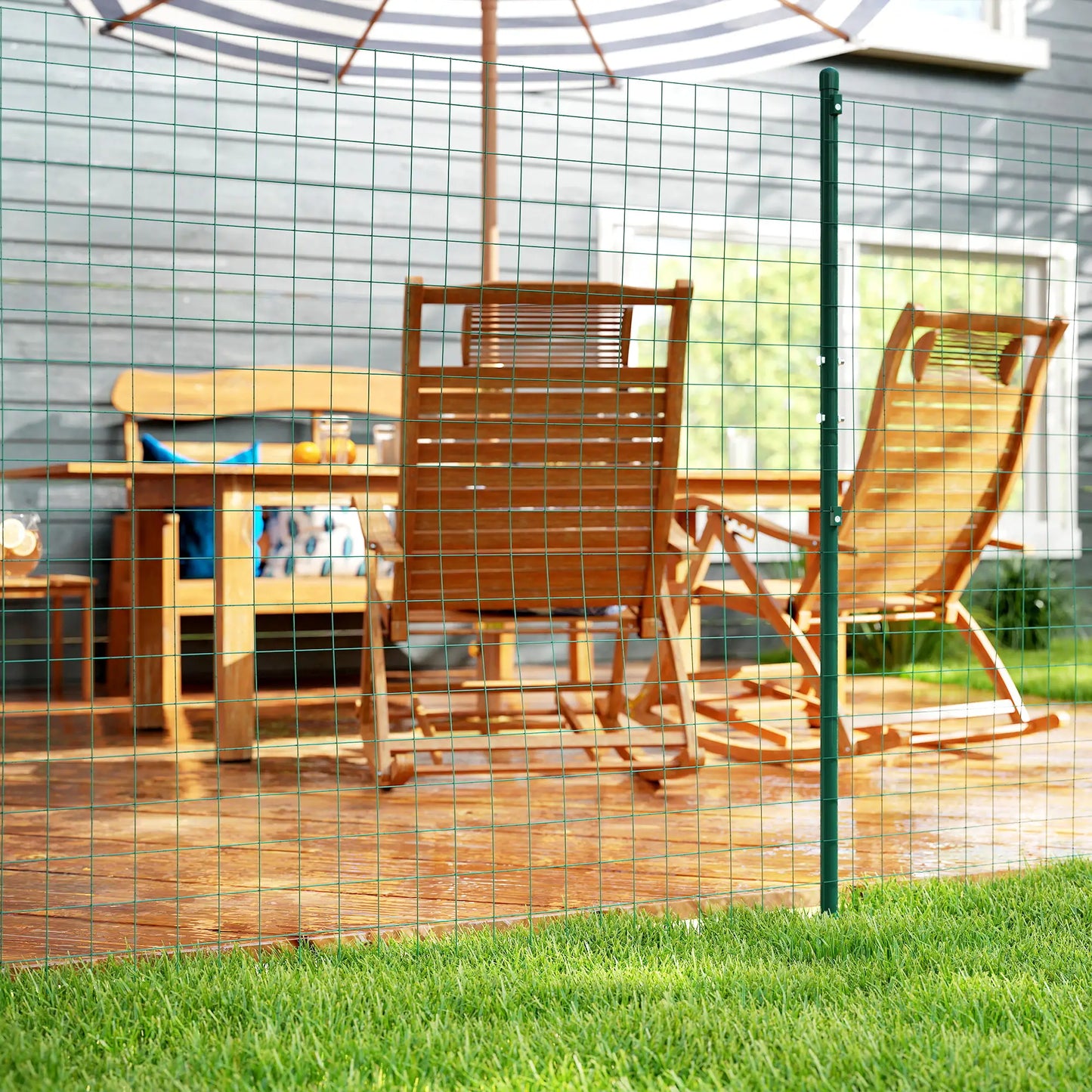 Garden Fence Barrier, Welded Fence Roll, Green Plastic-Coated Steel, Green Garden Fences at Gallery Canada