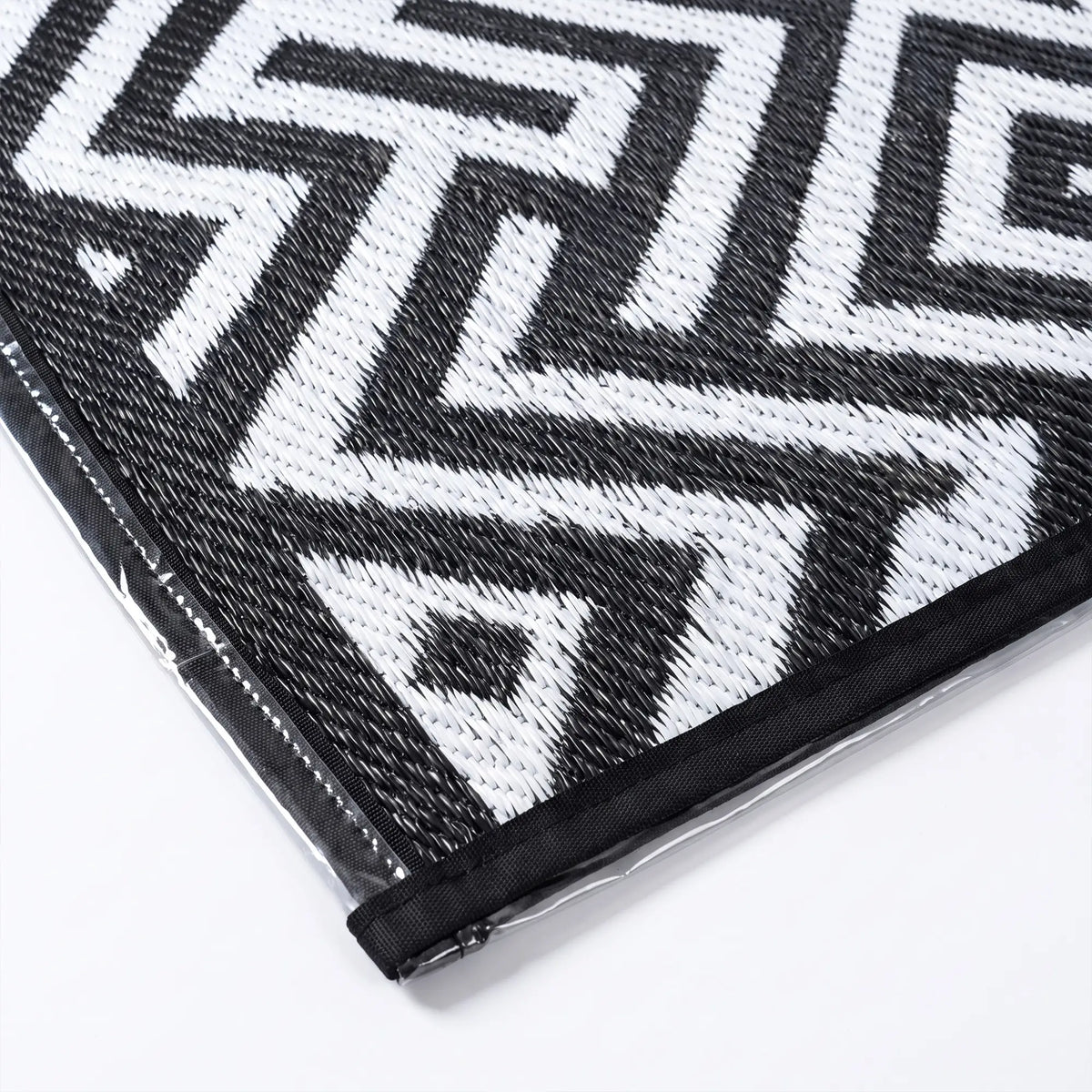 Reversible Plastic Straw Rug, LED Lights, 12' x 9' Outdoor Reversible Rugs at Gallery Canada