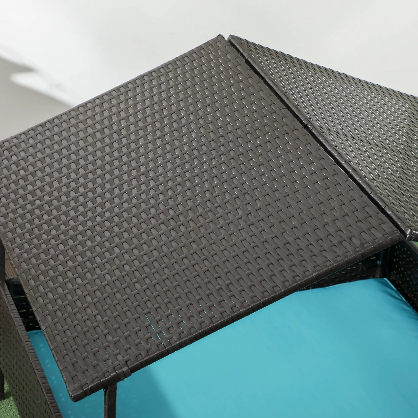 Outdoor Wicker Dog House, Soft Cushion Washable Cover, Medium Large, Blue Houses, Kennels & Pens at Gallery Canada