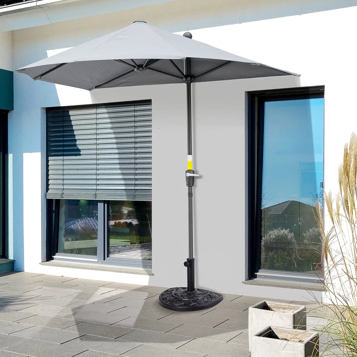 20 lbs Half Round Patio Umbrella Base, 20", For Φ1.5", Φ1.9" Pole, Black Umbrella Bases at Gallery Canada