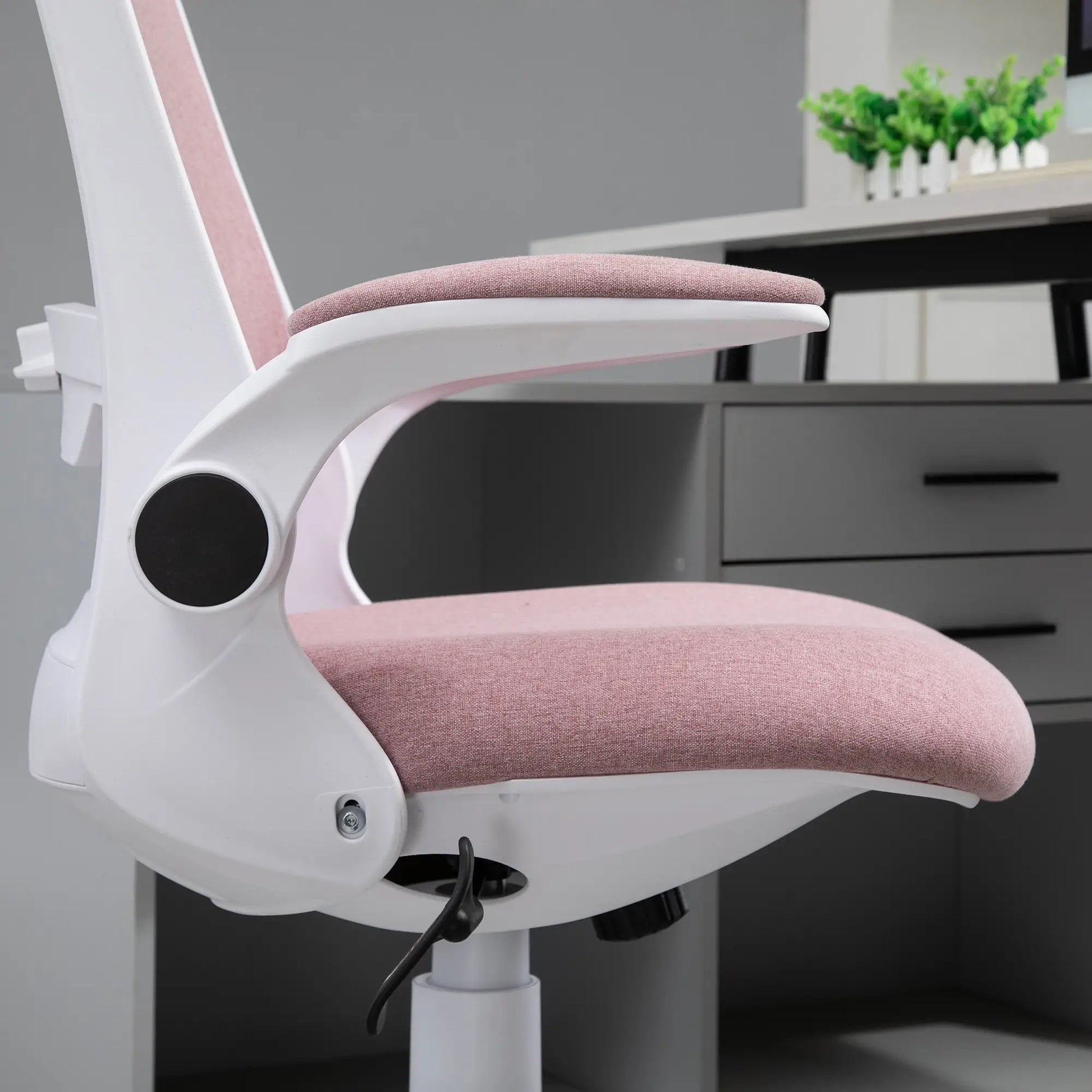 360° Swivel Office Chair, Breathable Fabric, Flip-Up Arms, Adjustable Height, Pink Task Chairs at Gallery Canada