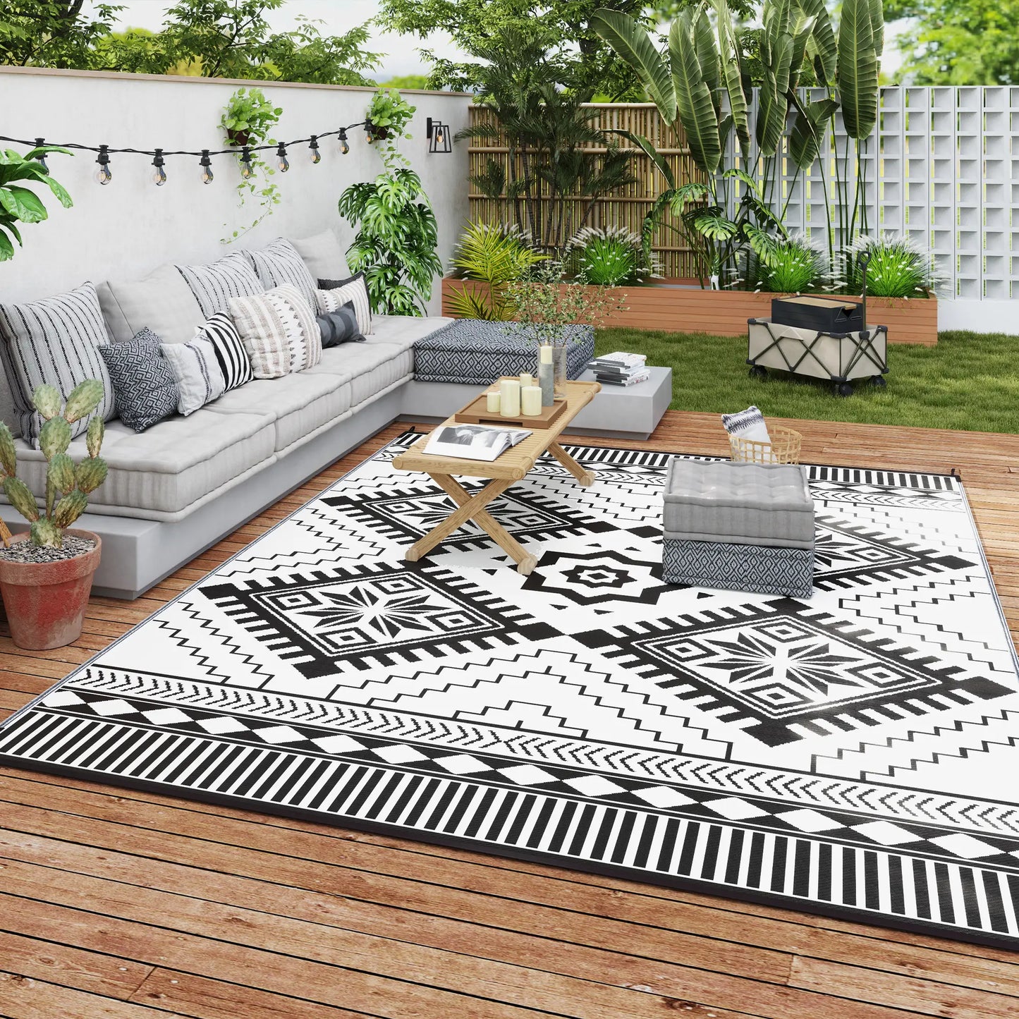 9' x 12' Outdoor RV Rug, Reversible Patio Mat, White and Black Garden Decor at Gallery Canada