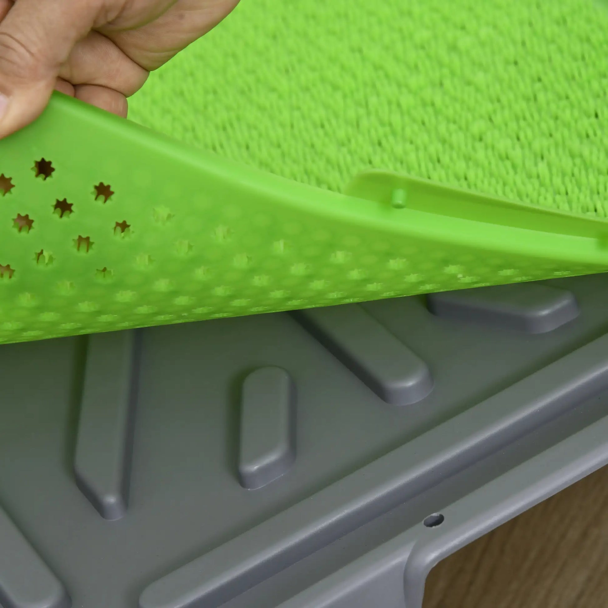 Artificial Grass Dog Pee Pad, 26" x 16", 2 Packs, Green Elevated Dog Beds at Gallery Canada