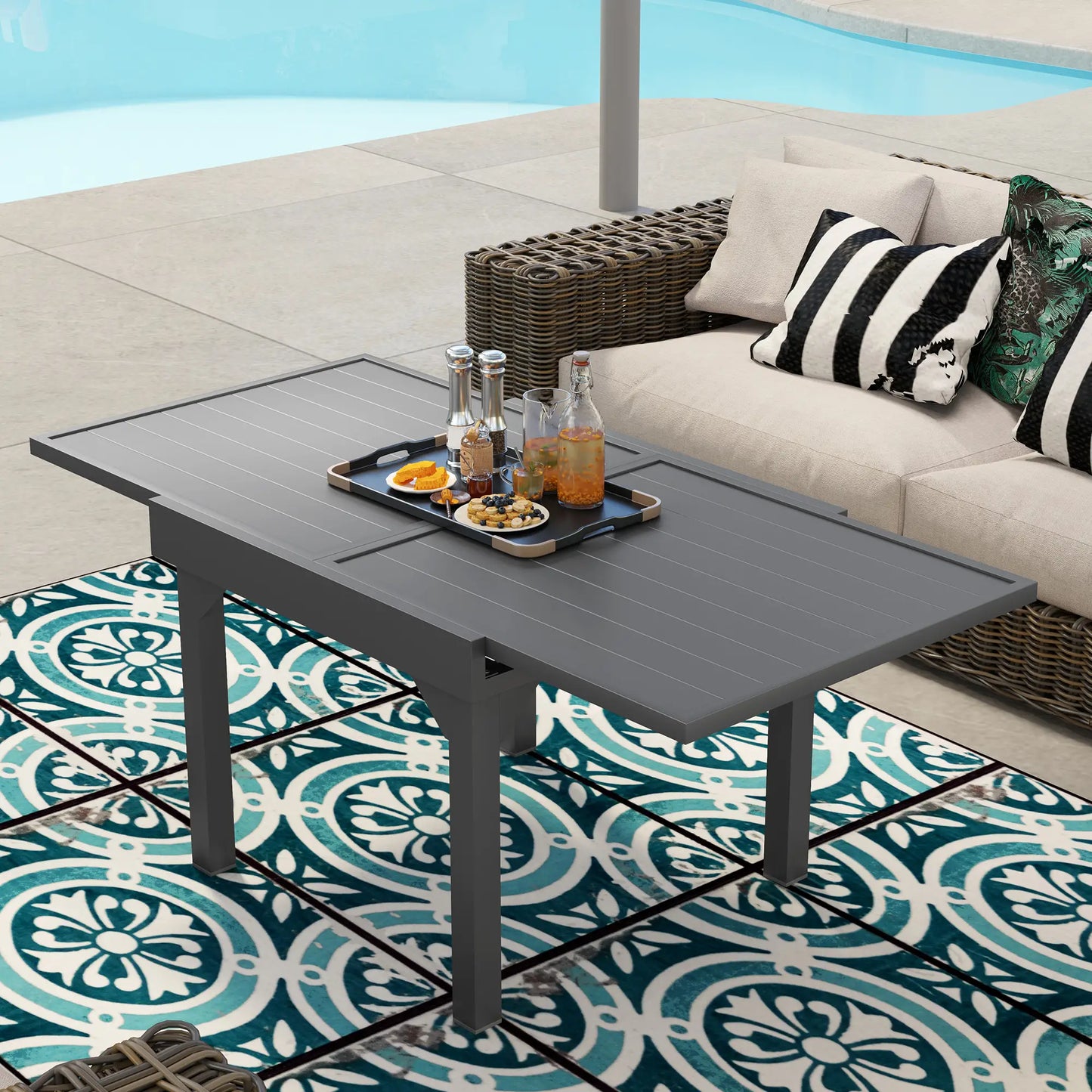 35-71 Inch Extendable Aluminum Outdoor Dining Table, Slatted Top, Grey Patio Dinning Tables at Gallery Canada