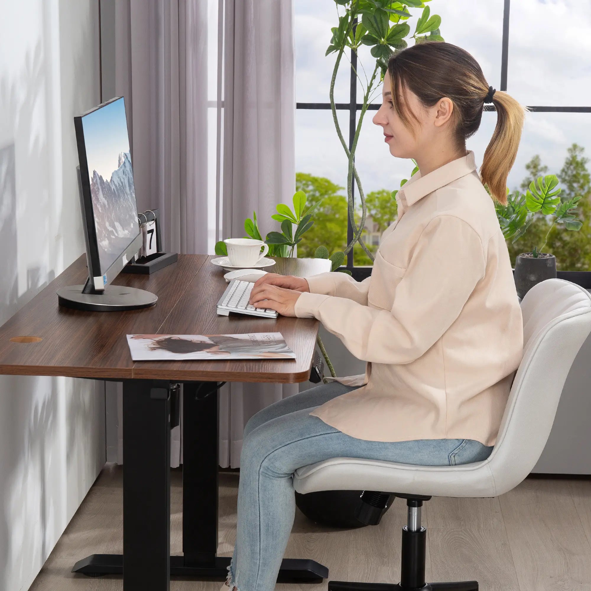 Armless Office Chair, 360° Swivel, Adjustable Height, Cream White Task Chairs at Gallery Canada