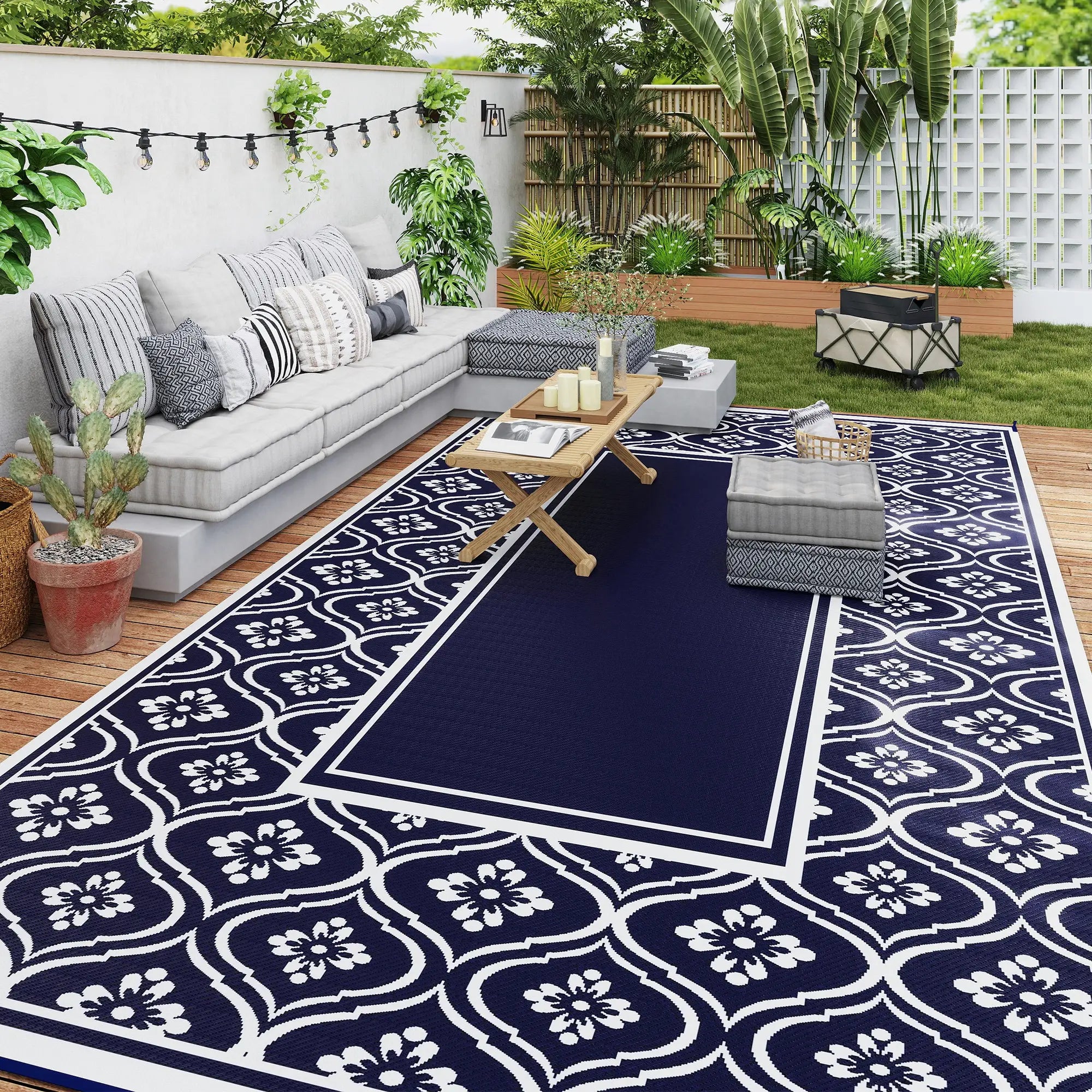 9' x 18' Outdoor RV Rug, Reversible, Gourd Border, White, Blue Garden Decor at Gallery Canada