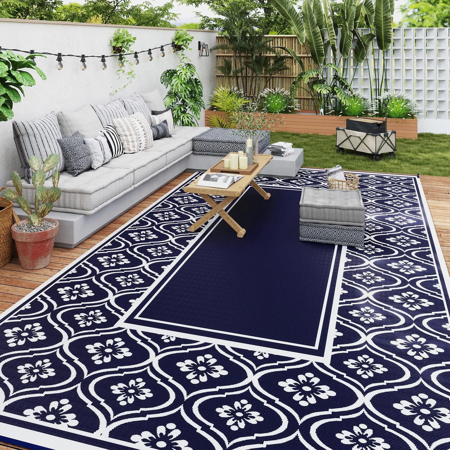 9' x 18' Outdoor RV Rug, Reversible, Gourd Border, White, Blue Garden Decor at Gallery Canada