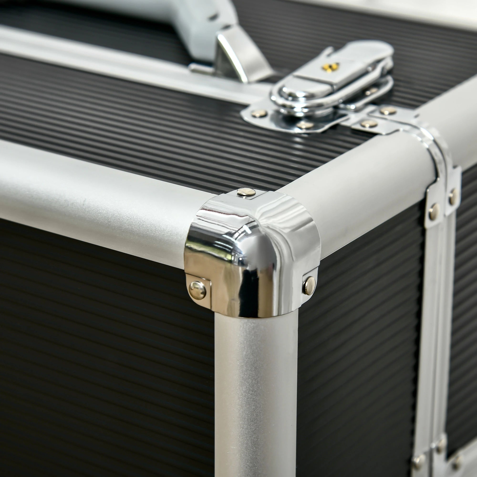 Aluminum Rolling Makeup Train Case, Lockable Travel Cart, Black Makeup Cases at Gallery Canada