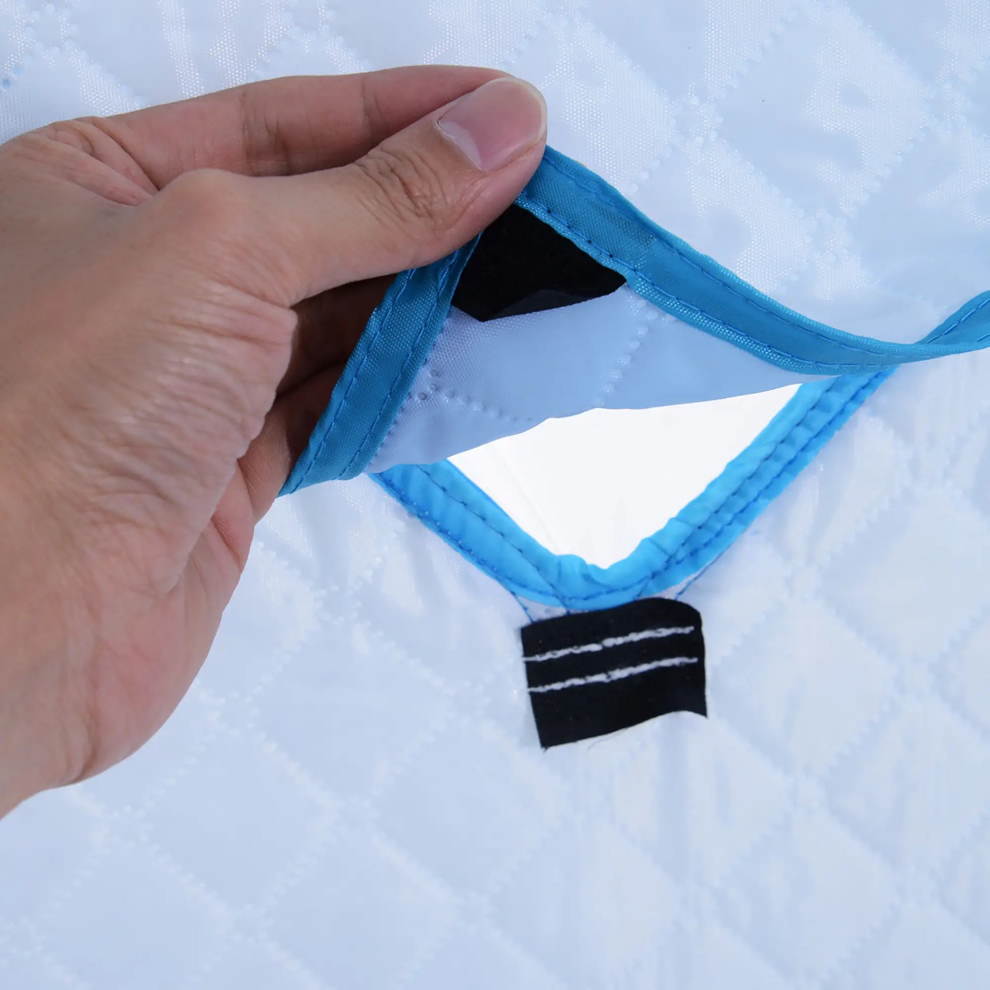 4-Person Pop-Up Ice Fishing Tent, Insulated Shelter, Ventilation Windows, Double Doors, Carry Bag, -22℉ Ice Fishing Tents at Gallery Canada