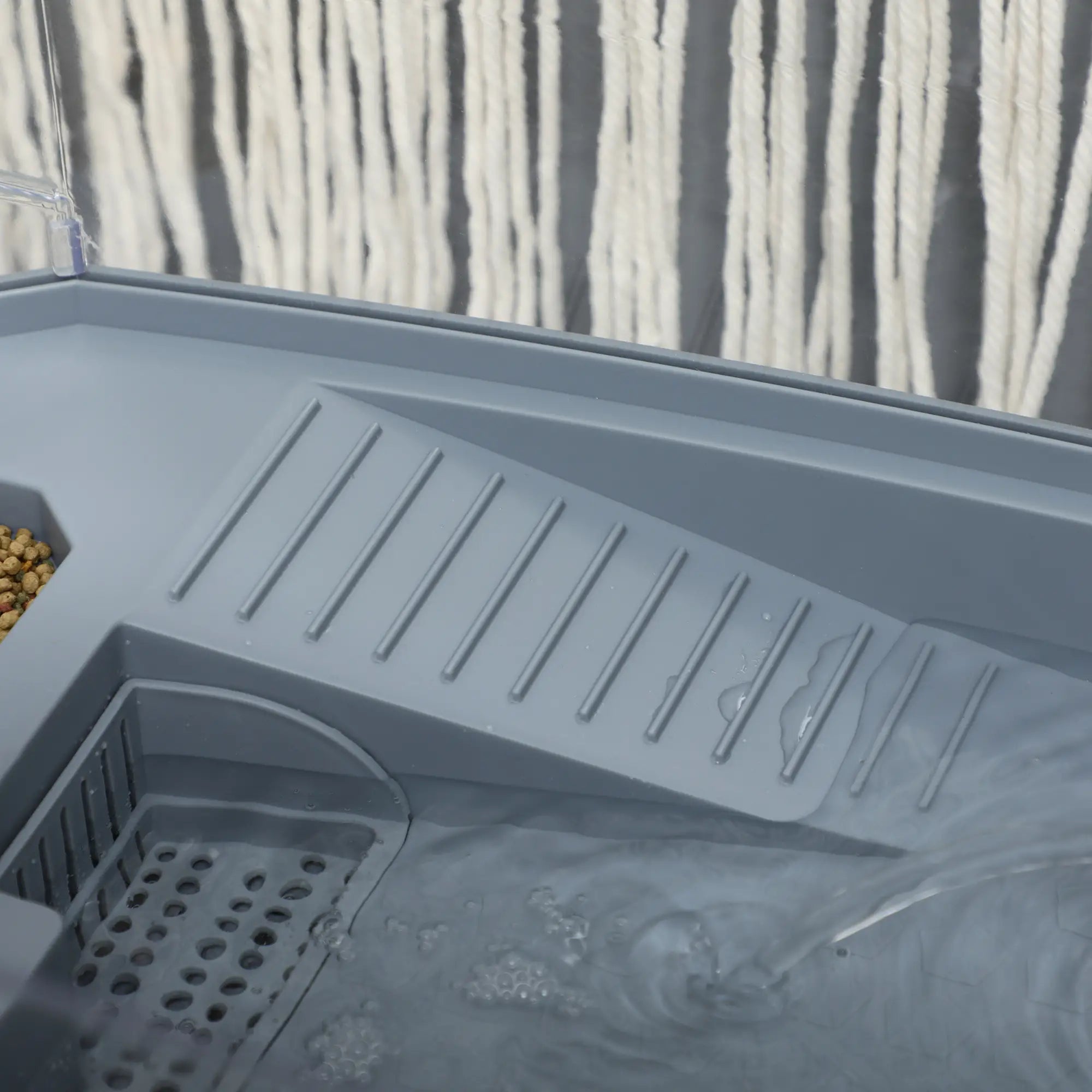 Turtle Tank Kit With Basking Platform, Water Pump, Filter Layer Design Houses & Habitats at Gallery Canada