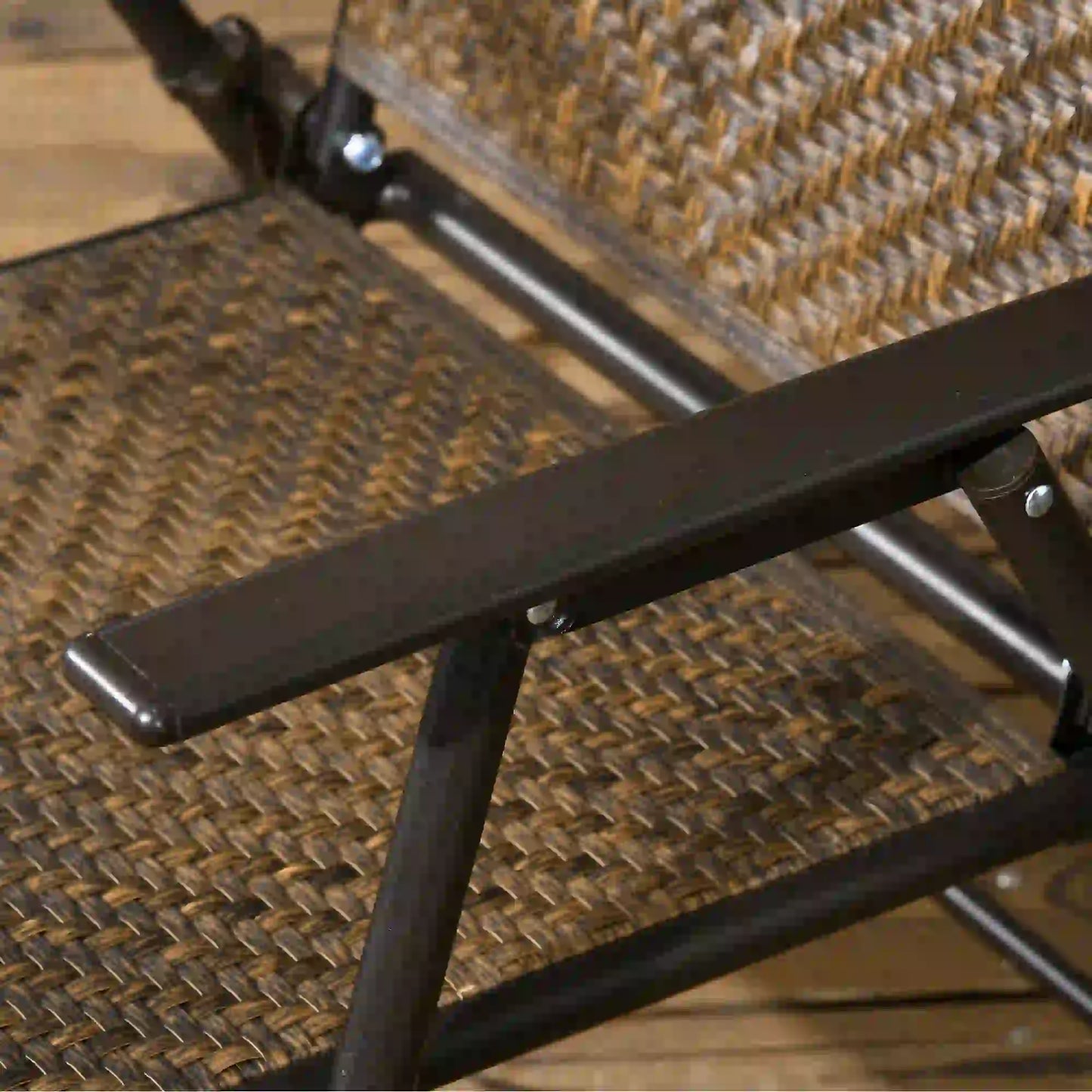 5-Piece Folding Rattan Patio Set, Table and 4 Chairs, Umbrella Hole, Tempered Glass Top, Dark Brown Patio Furniture Sets at Gallery Canada