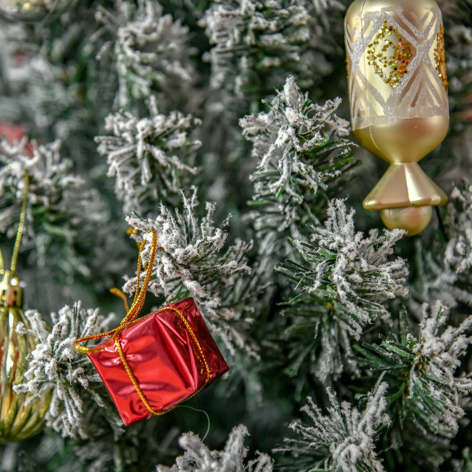 6ft Flocked Pencil Christmas Tree, Realistic Branch Tips, Green Pencil Christmas Trees at Gallery Canada