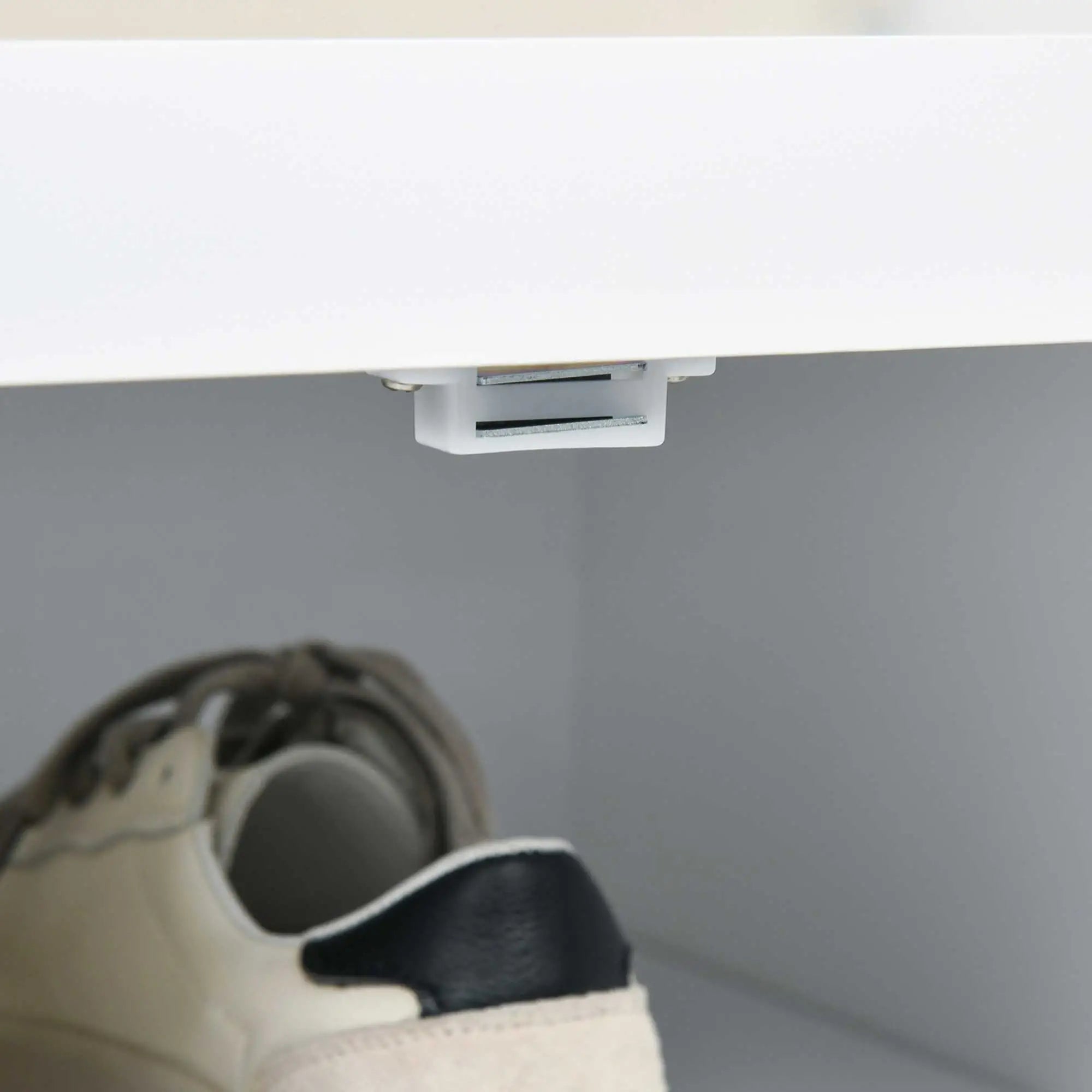 Modern Hall Tree, Coat Rack With Shoe Storage Bench, 3-in-1 Wardrobe, White Clothing Storage at Gallery Canada