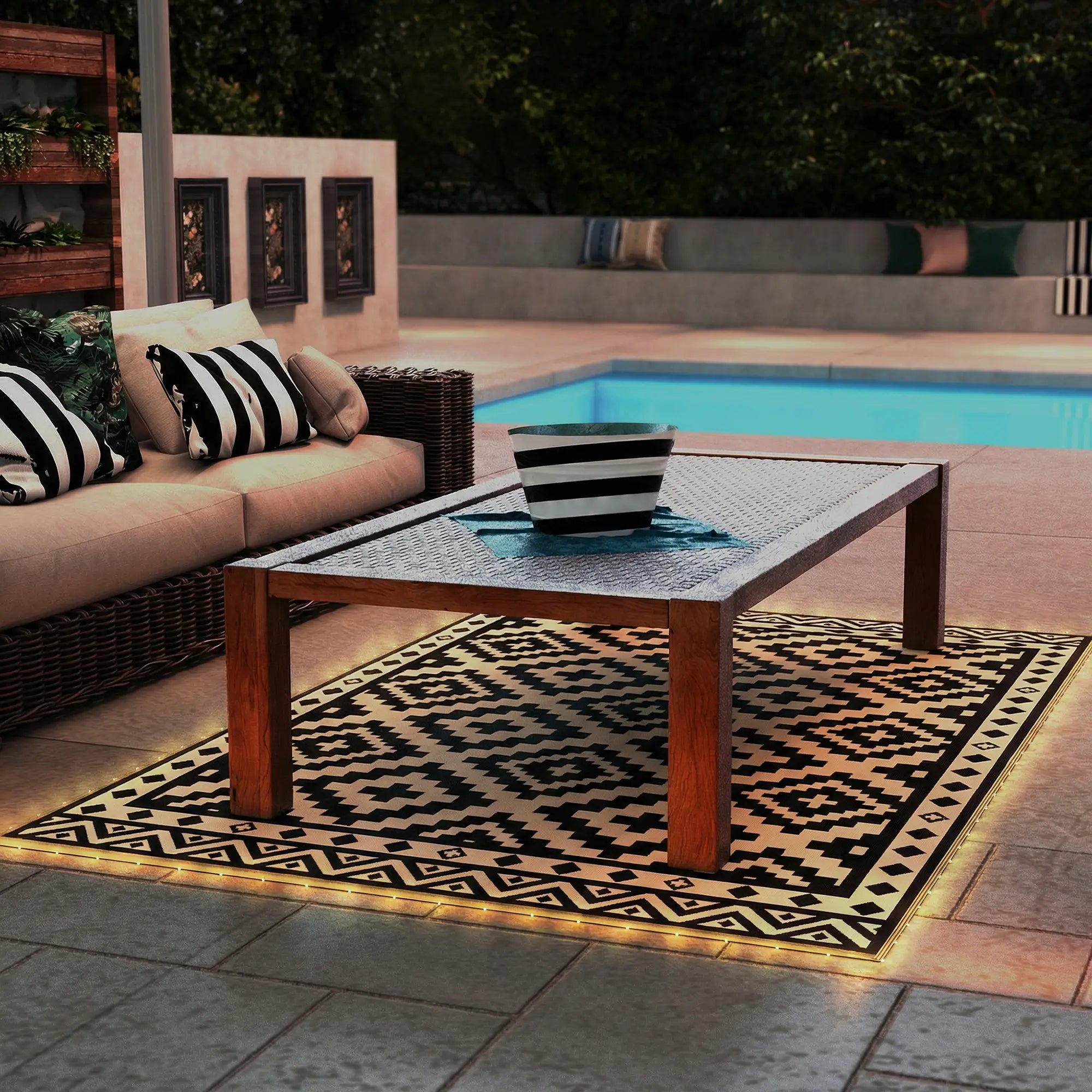 Reversible Plastic Straw Rug, LED Lights, 12' x 9' Outdoor Reversible Rugs at Gallery Canada